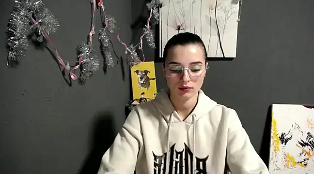 Snapshot of lady_olivia_ chatting on December 19, 8:23 pm lady olivia  online show from December 19, 8:23 pm