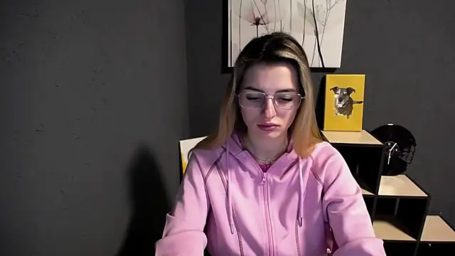 lady olivia  online show from April 10, 3:39 pm