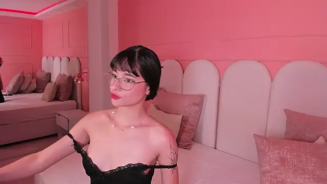 emilly williams  online show from December 20, 8:12 pm