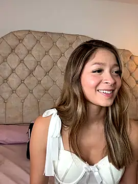 Snapshot of Victoria_Adams14 chatting on December 15, 3:11 am Victoria Adams14 online show from December 15, 3:11 am