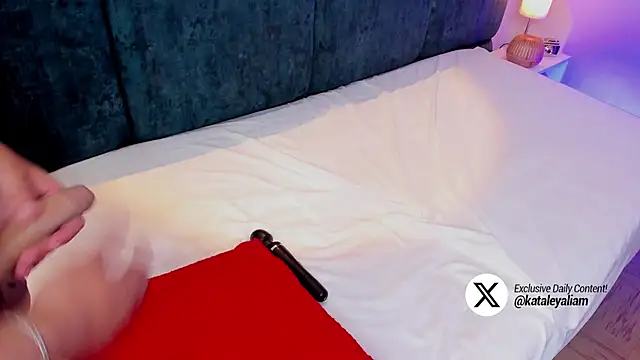 Snapshot of kataleyandliam chatting on February 13, 10:33 pm kataleyandliam online show from February 13, 10:33 pm