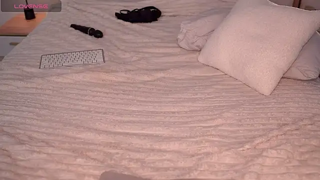 arielbell  online show from January 24, 12:41 pm