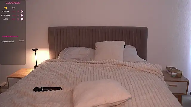 arielbell  online show from September 29, 11:59 am