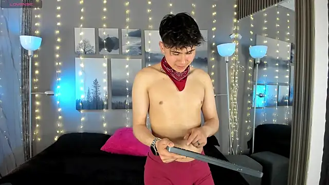 noah and rose online show from November 7, 7:58 pm