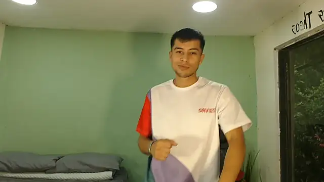 Snapshot of danielitopapuu chatting on February 10, 12:09 pm danielitopapuu online show from February 10, 12:09 pm