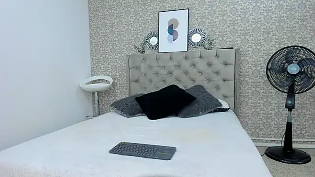 Snapshot of Bryson_Collins_ chatting on September 18, 11:18 pm Bryson Collins online show from September 18, 11:18 pm