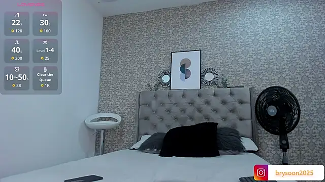 Snapshot of Bryson_Collins_ chatting on September 29, 11:31 pm Bryson Collins online show from September 29, 11:31 pm