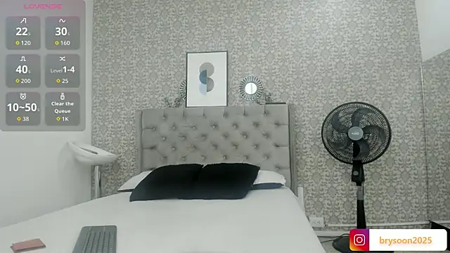 Snapshot of Bryson_Collins_ chatting on October 13, 11:16 pm Bryson Collins online show from October 13, 11:16 pm