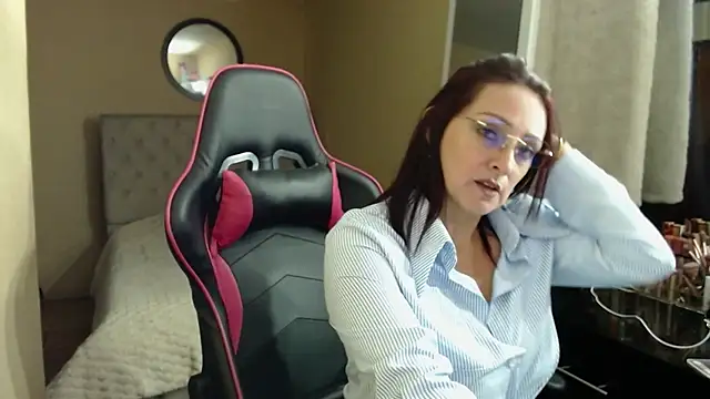 Carol Scottt online show from April 14, 8:04 pm