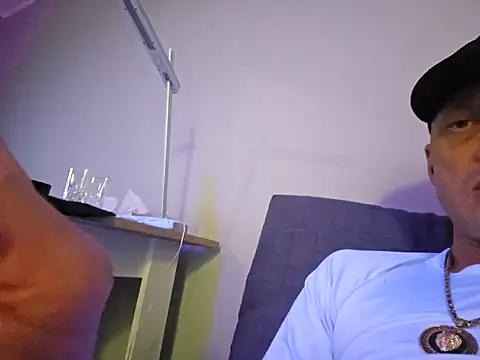 McdyllanXX online show from February 8, 2:15 am