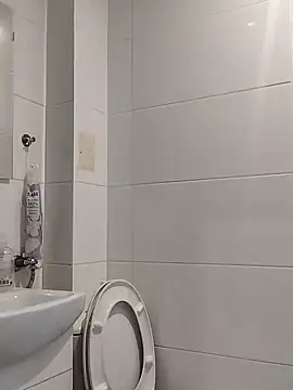 Snapshot of McdyllanXX chatting on February 24, 12:03 pm McdyllanXX online show from February 24, 12:03 pm