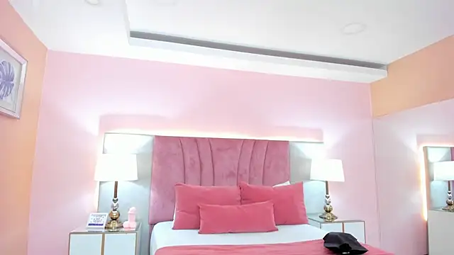 SophiaLaurens online show from January 28, 3:04 pm