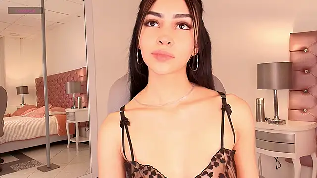 Snapshot of celine_golden1 chatting on October 16, 11:06 pm celine golden1 online show from October 16, 11:06 pm