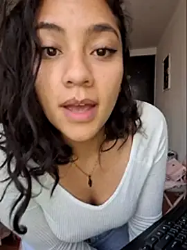 Thaliacooper  online show from December 11, 6:20 pm