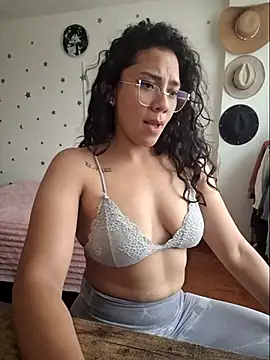 Thaliacooper  online show from December 18, 6:03 pm