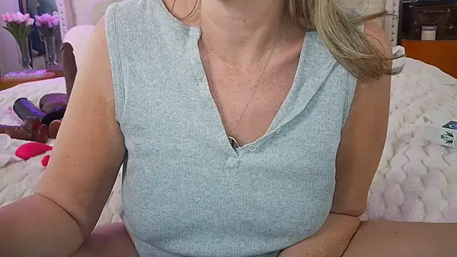 VegasDani online show from April 2, 9:18 am