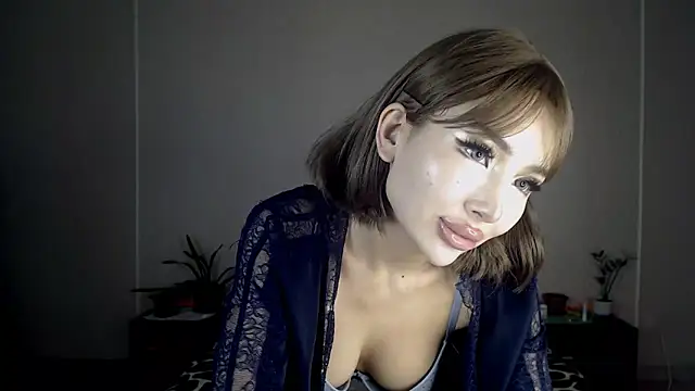 Snapshot of Izalimka chatting on January 16, 3:23 am Izalimka online show from January 16, 3:23 am