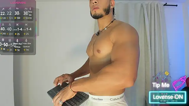 Snapshot of taurus_boy1 chatting on June 19, 11:19 pm taurus boy1 online show from June 19, 11:19 pm