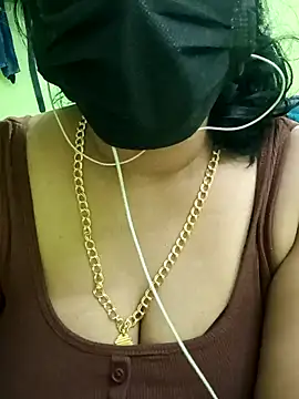 Snapshot of Aishu-tamil09 chatting on December 17, 1:07 am Aishu-tamil09 online show from December 17, 1:07 am