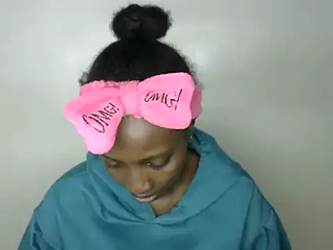 Snapshot of sweet-petite chatting on January 23, 6:35 pm sweet-petite online show from January 23, 6:35 pm