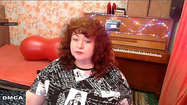 Snapshot of RoseRed69 chatting on March 22, 3:41 am RoseRed69 online show from March 22, 3:41 am