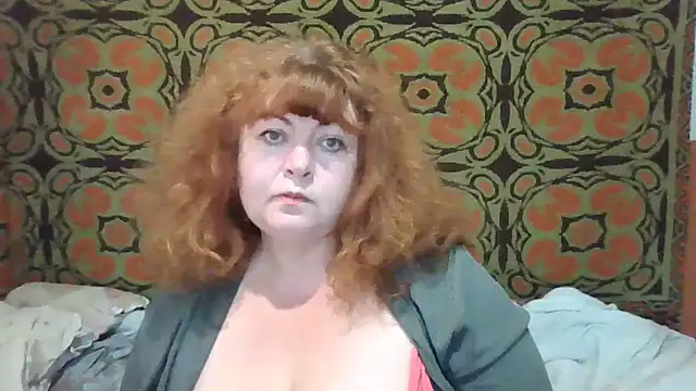 Snapshot of RoseRed69 chatting on October 6, 1:47 am RoseRed69 online show from October 6, 1:47 am