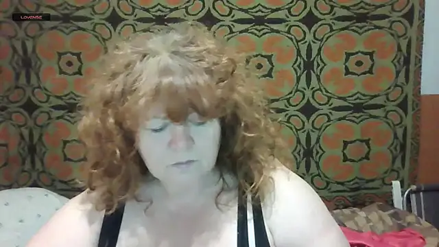 Snapshot of RoseRed69 chatting on October 16, 12:22 am RoseRed69 online show from October 16, 12:22 am