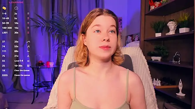 Snapshot of PollyHathor chatting on September 28, 9:53 pm PollyHathor online show from September 28, 9:53 pm