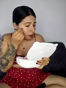 Snapshot of caro_sweett chatting on December 5, 12:22 pm caro sweett online show from December 5, 12:22 pm