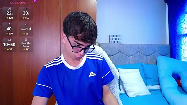 OwenBluee online show from January 14, 5:45 pm