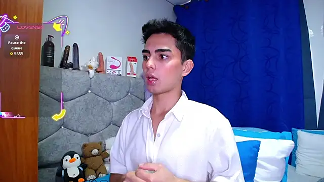 OwenBluee online show from September 30, 7:30 pm