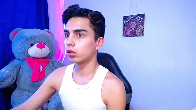 OwenBluee online show from May 6, 9:31 pm