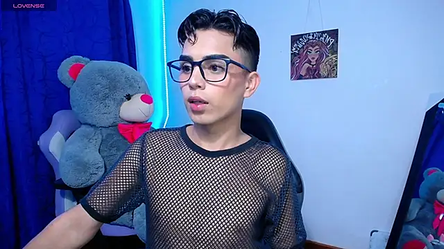 OwenBluee online show from May 22, 2:22 pm
