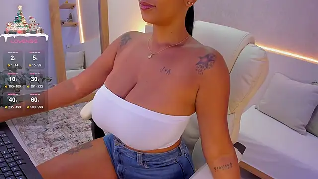 Snapshot of anahi_ryan_ chatting on December 22, 2:06 pm anahi ryan  online show from December 22, 2:06 pm