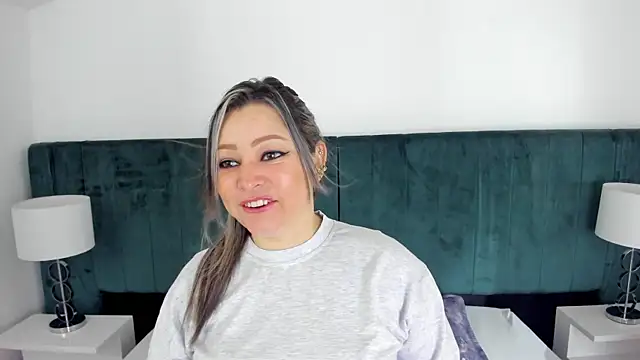 Snapshot of PandoraB_ chatting on February 1, 10:59 am PandoraB online show from February 1, 10:59 am