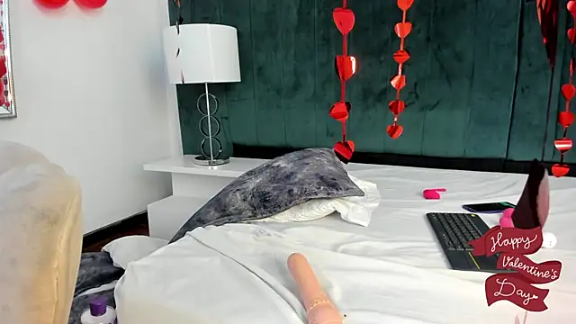 Snapshot of PandoraB_ chatting on February 13, 2:20 pm PandoraB online show from February 13, 2:20 pm