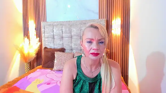 Snapshot of AnastasiaTaylor_ chatting on February 18, 2:38 am AnastasiaTaylor online show from February 18, 2:38 am