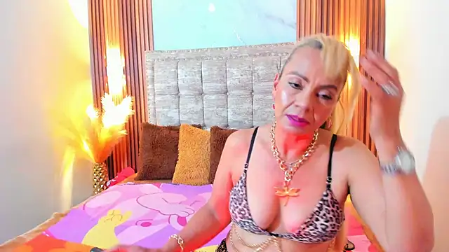 Snapshot of AnastasiaTaylor_ chatting on March 16, 3:14 am AnastasiaTaylor online show from March 16, 3:14 am