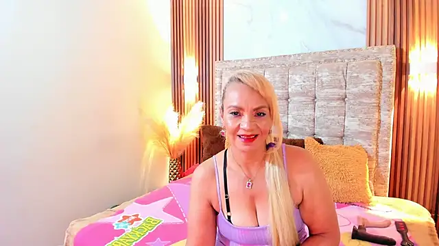 Snapshot of AnastasiaTaylor_ chatting on March 21, 7:00 am AnastasiaTaylor online show from March 21, 7:00 am