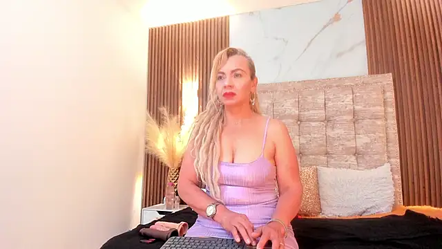 Snapshot of AnastasiaTaylor_ chatting on September 29, 3:22 am AnastasiaTaylor online show from September 29, 3:22 am