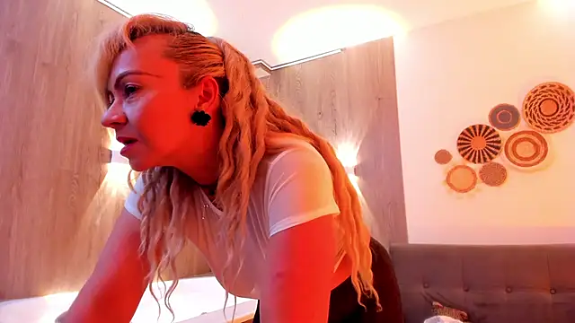 Snapshot of AnastasiaTaylor_ chatting on November 6, 7:48 pm AnastasiaTaylor online show from November 6, 7:48 pm