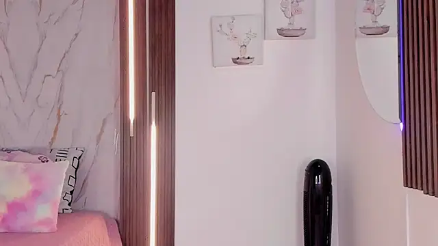 mia six66 online show from March 1, 12:07 pm