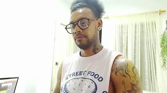 Snapshot of LewisStrong chatting on January 29, 11:56 pm LewisStrong online show from January 29, 11:56 pm