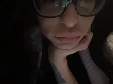 Snapshot of myloveforyouu chatting on January 20, 4:01 pm myloveforyouu online show from January 20, 4:01 pm