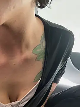 Snapshot of myloveforyouu chatting on March 22, 10:37 pm myloveforyouu online show from March 22, 10:37 pm