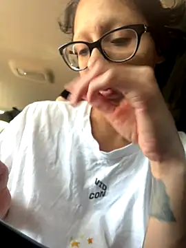 Snapshot of myloveforyouu chatting on September 28, 11:21 pm myloveforyouu online show from September 28, 11:21 pm