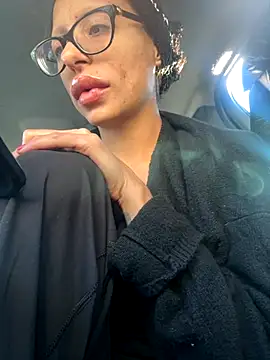 Snapshot of myloveforyouu chatting on September 30, 1:05 pm myloveforyouu online show from September 30, 1:05 pm