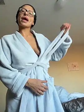 Snapshot of myloveforyouu chatting on October 1, 1:06 pm myloveforyouu online show from October 1, 1:06 pm