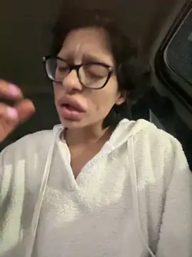 Snapshot of myloveforyouu chatting on October 6, 4:32 am myloveforyouu online show from October 6, 4:32 am