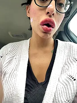 Snapshot of myloveforyouu chatting on November 1, 3:25 pm myloveforyouu online show from November 1, 3:25 pm